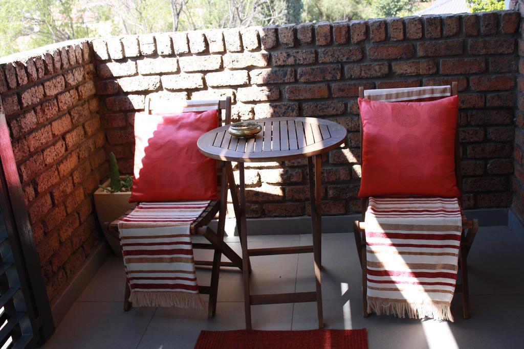 Yalla Yalla Boutique Hotel Уитбанк Екстериор снимка