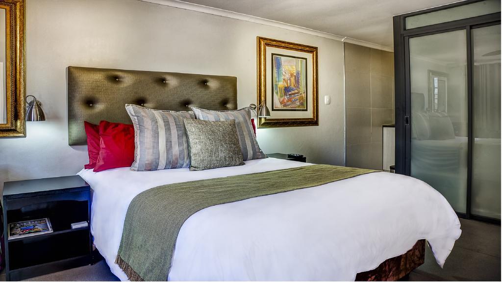 Yalla Yalla Boutique Hotel Уитбанк Екстериор снимка