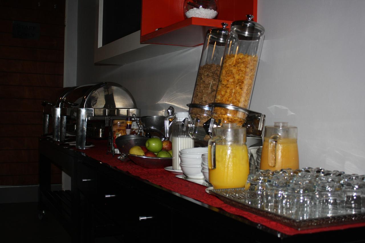 Yalla Yalla Boutique Hotel Уитбанк Екстериор снимка