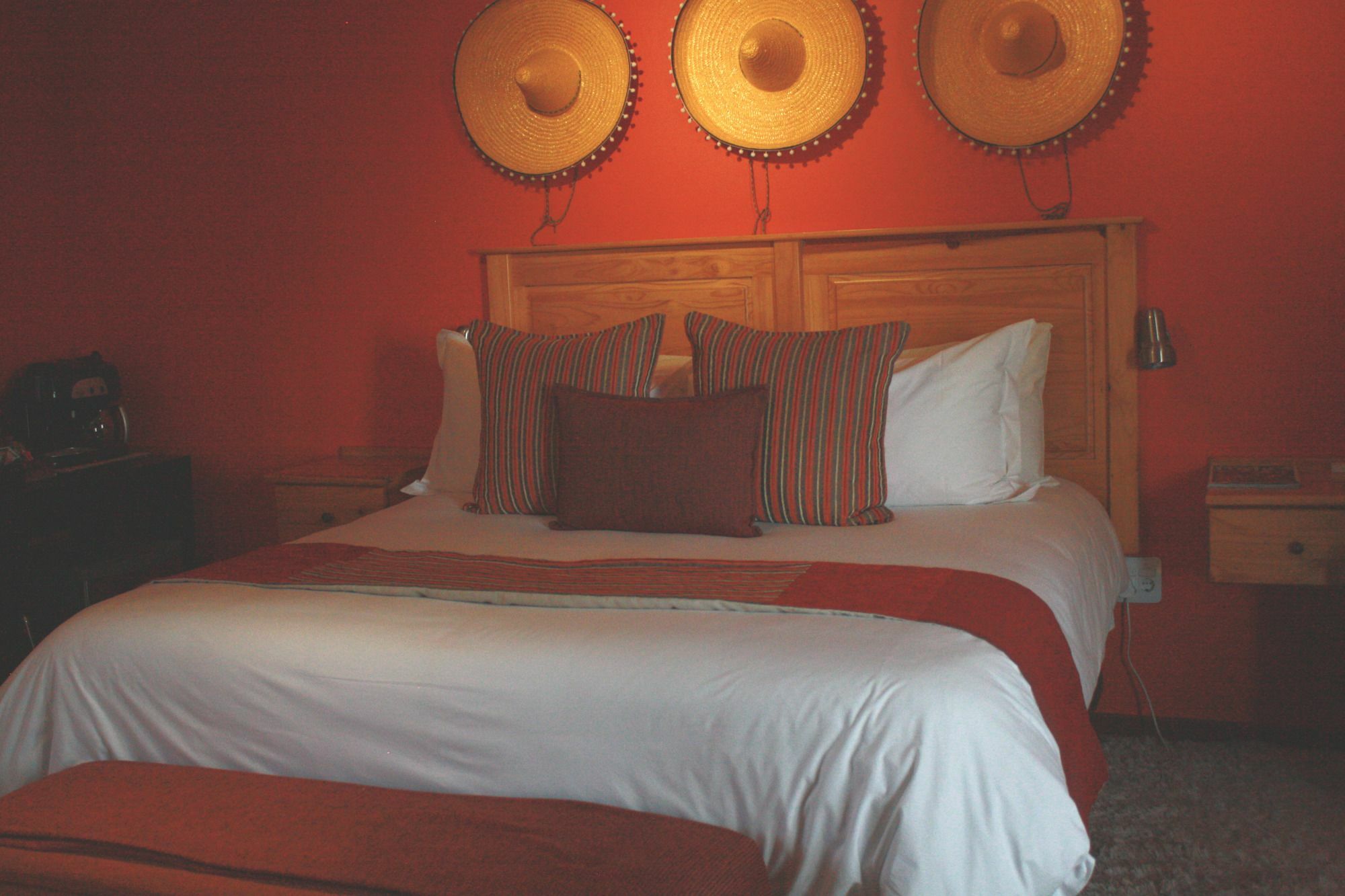 Yalla Yalla Boutique Hotel Уитбанк Екстериор снимка