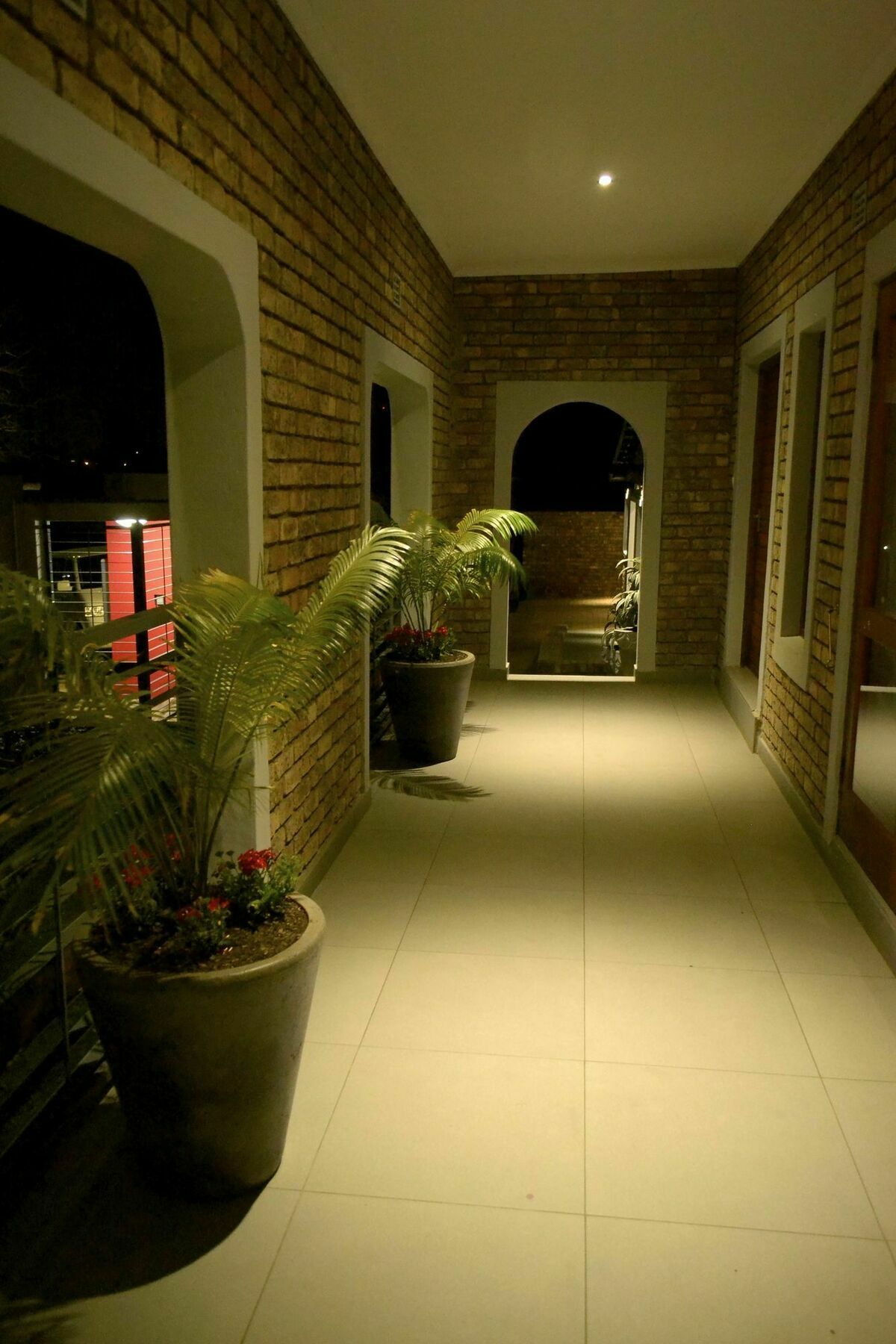 Yalla Yalla Boutique Hotel Уитбанк Екстериор снимка